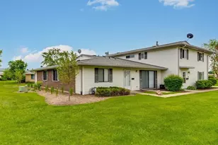 219 Kendrick Ct, Schaumburg, IL 60194 - Photo 1