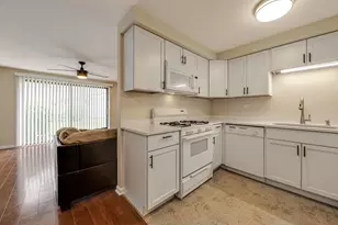 219 Kendrick Ct, Schaumburg, IL 60194 - Photo 10