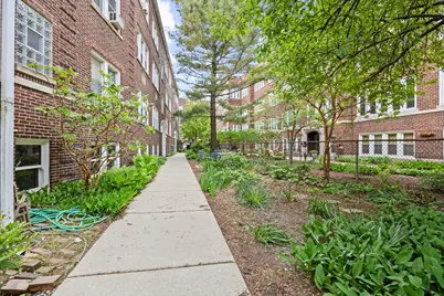 1221 W Jarvis Avenue #2, Chicago, IL 60626 - Photo 2