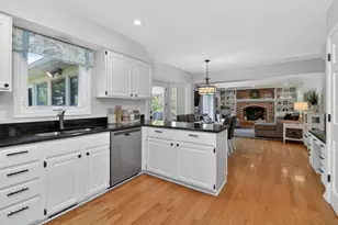 27W228 Heather Ln, Winfield, IL 60190 - Photo 10