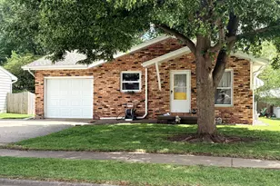 6 Blair Ct, Clifton, IL 61727 - Photo 1