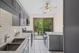 338 Essex Ct, Wood Dale, IL 60191 - Photo 6