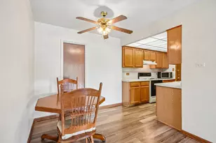 12809 Carriage Ln, Crestwood, IL 60418 - Photo 8