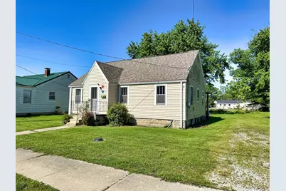 426 S Locust Street, Flora, IL 62839 - Photo 6