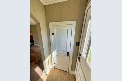 426 S Locust Street, Flora, IL 62839 - Photo 10
