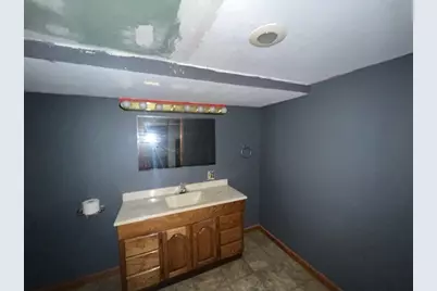 318 S Worth Street, Sullivan, IL 61951 - Photo 20