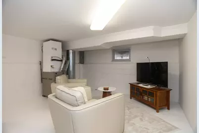 219 W Oak Avenue, Wheaton, IL 60187 - Photo 20