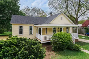 1308 W Market St, Bloomington, IL 61701 - Photo 2