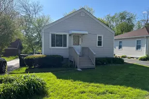 936 Russell Pl, Mundelein, IL 60060 - Photo 2