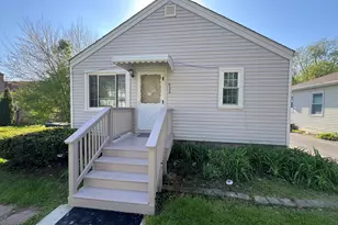 936 Russell Pl, Mundelein, IL 60060 - Photo 1