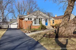 882 Hillside Ave, Glen Ellyn, IL 60137 - Photo 1