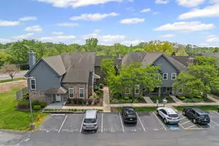 11 Foxcroft Rd, Naperville, IL 60565 - Photo 2