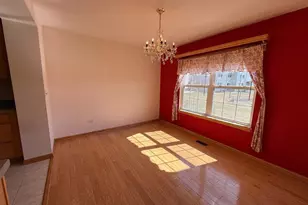 601 Blue Springs Dr, Fox Lake, IL 60020 - Photo 4