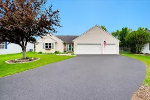 523 Iona Ln, Harvard, IL 60033 - Photo 2