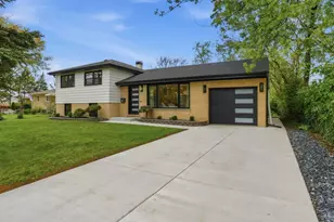 1602 W Willow Ln, Mount Prospect, IL 60056 - Photo 2