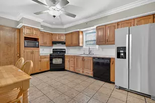 756 Douglas St, Morris, IL 60450 - Photo 8