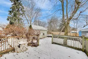 444 S Elmwood Dr, Aurora, IL 60506 - Photo 30