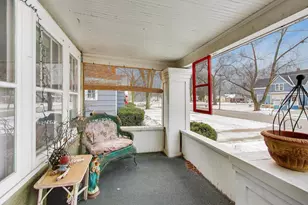 444 S Elmwood Dr, Aurora, IL 60506 - Photo 2