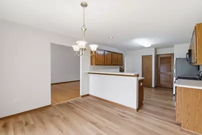 645 Lancaster Circle, Elgin, IL 60123 - Photo 6