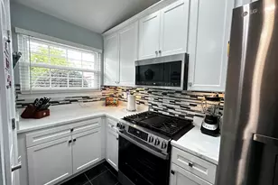 3321 Greenwich Ln, Island Lake, IL 60042 - Photo 8