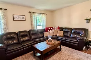 608 Greenridge Dr, Sterling, IL 61081 - Photo 6