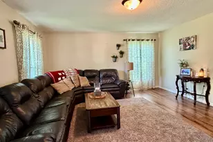 608 Greenridge Dr, Sterling, IL 61081 - Photo 4