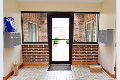 5805 W Eddy Street #1D, Chicago, IL 60634 - Photo 2