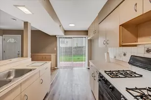 142 Ann Ct, Bartlett, IL 60103 - Photo 4