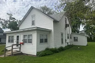 601 E Harrison St, Saybrook, IL 61770 - Photo 2