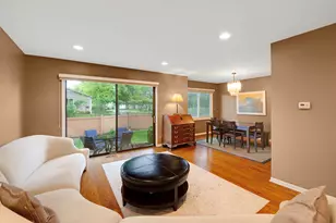404 Bluebird Ln, Deerfield, IL 60015 - Photo 6