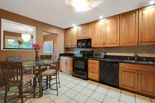 404 Bluebird Ln, Deerfield, IL 60015 - Photo 4