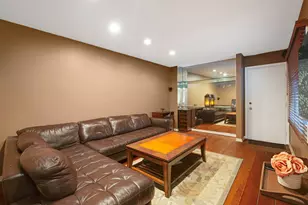 404 Bluebird Ln, Deerfield, IL 60015 - Photo 8