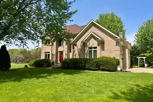 39W796 Dairyherd Ln, Saint Charles, IL 60175 - Photo 2
