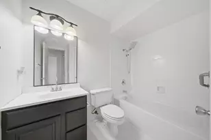 565 Gateshead Ave S, Elk Grove Village, IL 60007 - Photo 24