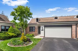 2747 Wilshire Ln, Northbrook, IL 60062 - Photo 1
