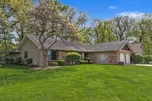384 E Montrose Ave, Wood Dale, IL 60191 - Photo 2