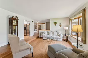 384 E Montrose Ave, Wood Dale, IL 60191 - Photo 6
