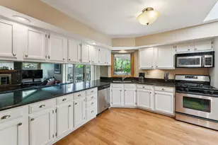 384 E Montrose Ave, Wood Dale, IL 60191 - Photo 14