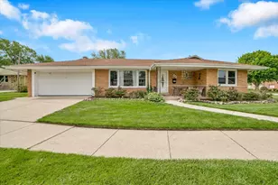 5549 W 102nd St, Oak Lawn, IL 60453 - Photo 2