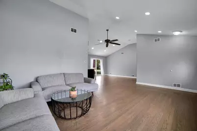 5549 W 102nd Street, Oak Lawn, IL 60453 - Photo 6