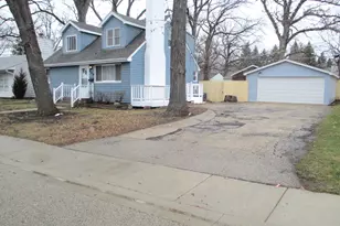 448 Midway Dr, Mundelein, IL 60060 - Photo 1
