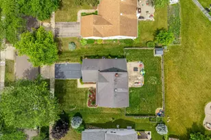 431 Newport Dr, Naperville, IL 60565 - Photo 4