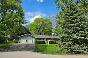 813 Considine Rd, Geneva, IL 60134 - Photo 2