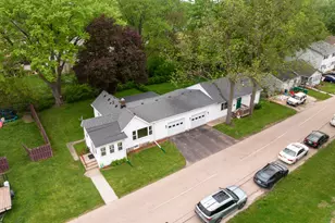 221-223 Ellen St, Sycamore, IL 60178 - Photo 2