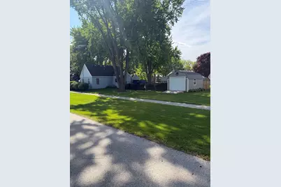305 S Maple Street, Waterman, IL 60556 - Photo 2