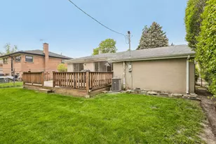 9337 Lavergne Ave, Skokie, IL 60077 - Photo 30