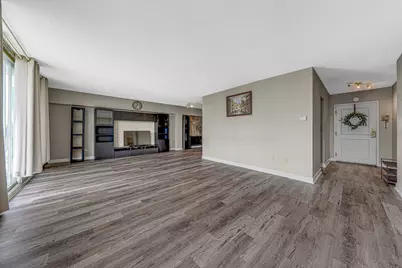 9001 Golf Road #9C, Des Plaines, IL 60016 - Photo 4