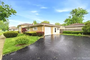 512 N Harvard Ave, Villa Park, IL 60181 - Photo 2