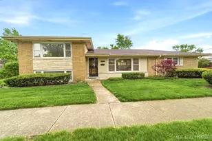 512 N Harvard Ave, Villa Park, IL 60181 - Photo 1