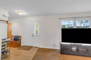 677 Anderson Dr, Lake in the Hills, IL 60156 - Photo 8